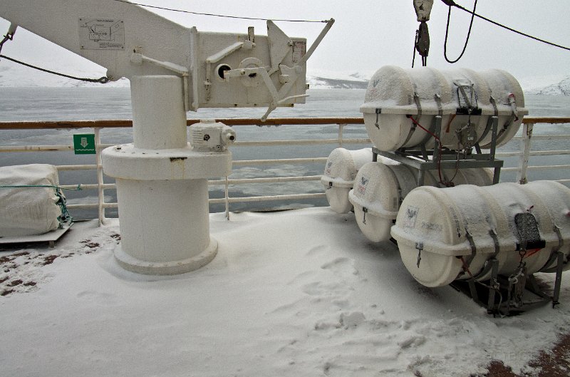 K5IM0609 copy.jpg - Snowy deck in the Barents sea